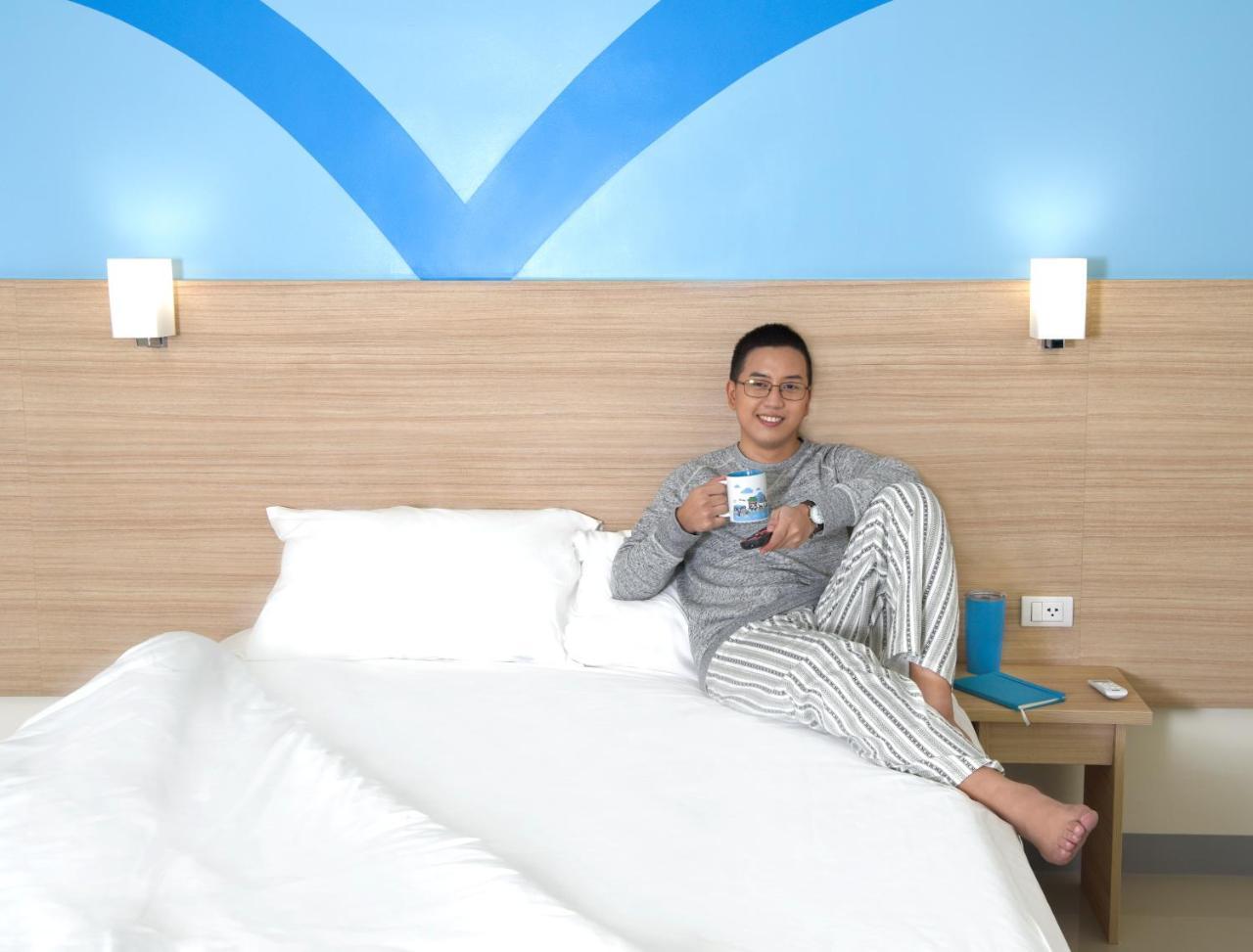 Hop Inn Hotel Tomas Morato Quezon City Exteriör bild